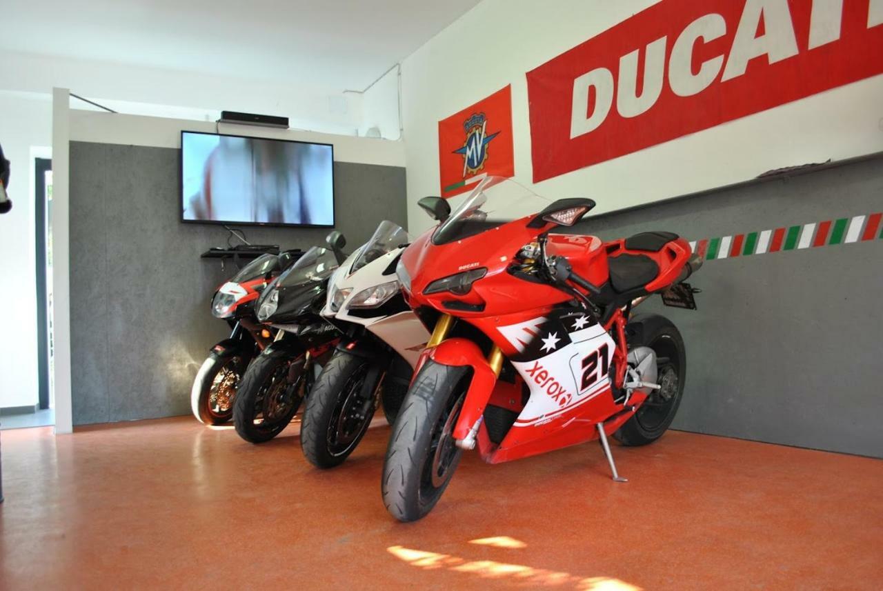 MillesimoItalian Piston House Sport Moto Rent住宿加早餐旅馆 外观 照片