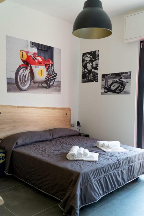 MillesimoItalian Piston House Sport Moto Rent住宿加早餐旅馆 外观 照片
