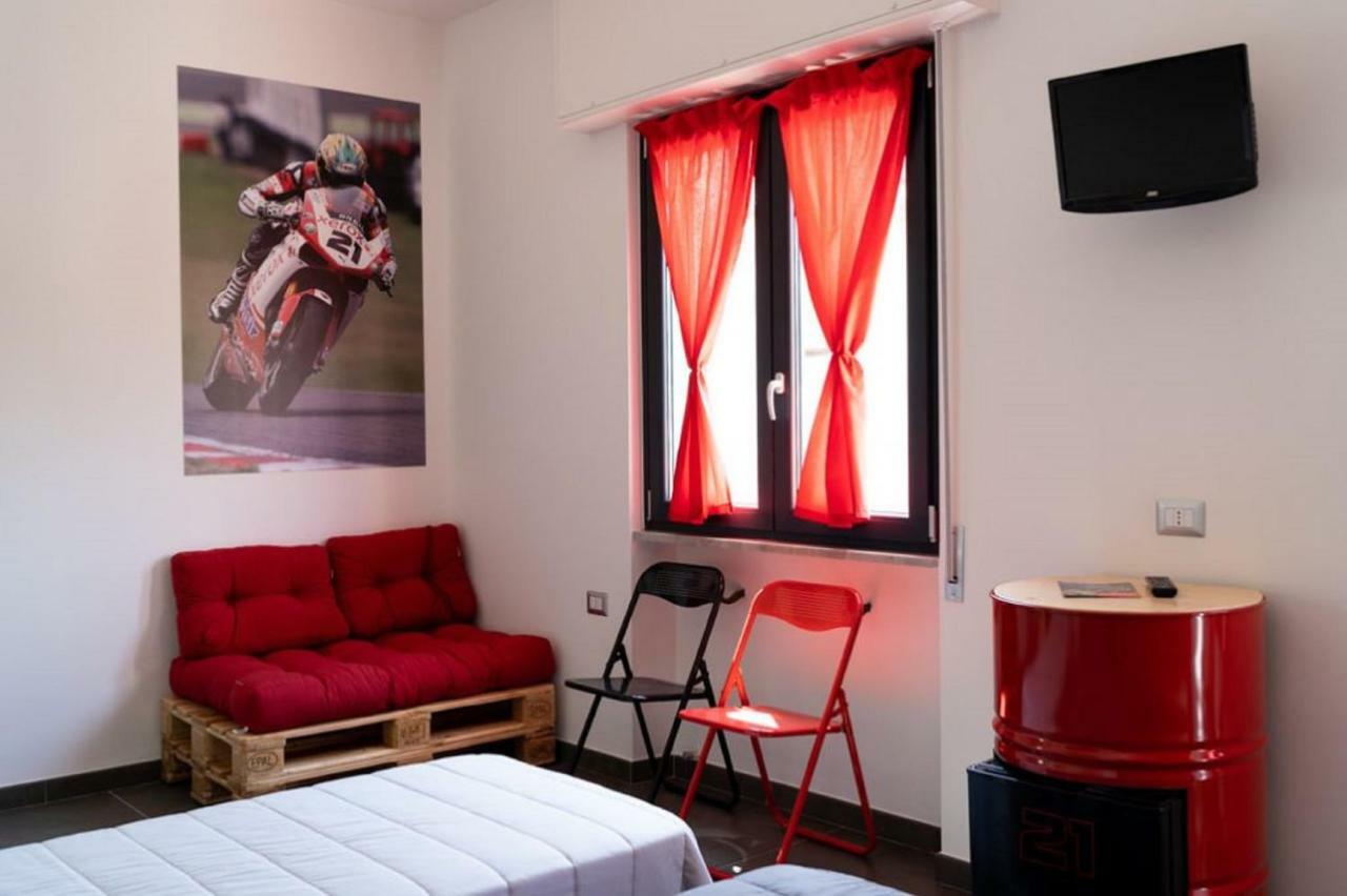 MillesimoItalian Piston House Sport Moto Rent住宿加早餐旅馆 外观 照片
